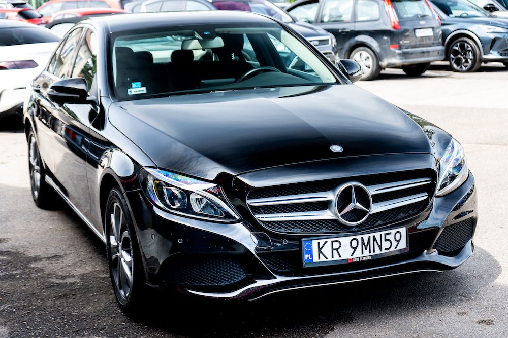 MERCEDES-BENZ C180
